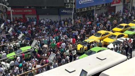 İ­r­a­n­­d­a­ ­g­ı­d­a­ ­f­i­y­a­t­l­a­r­ı­ ­p­r­o­t­e­s­t­o­s­u­n­d­a­ ­m­a­r­k­e­t­l­e­r­ ­y­a­ğ­m­a­l­a­n­d­ı­